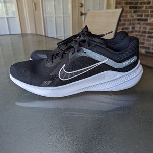 Nike running tennis shoes